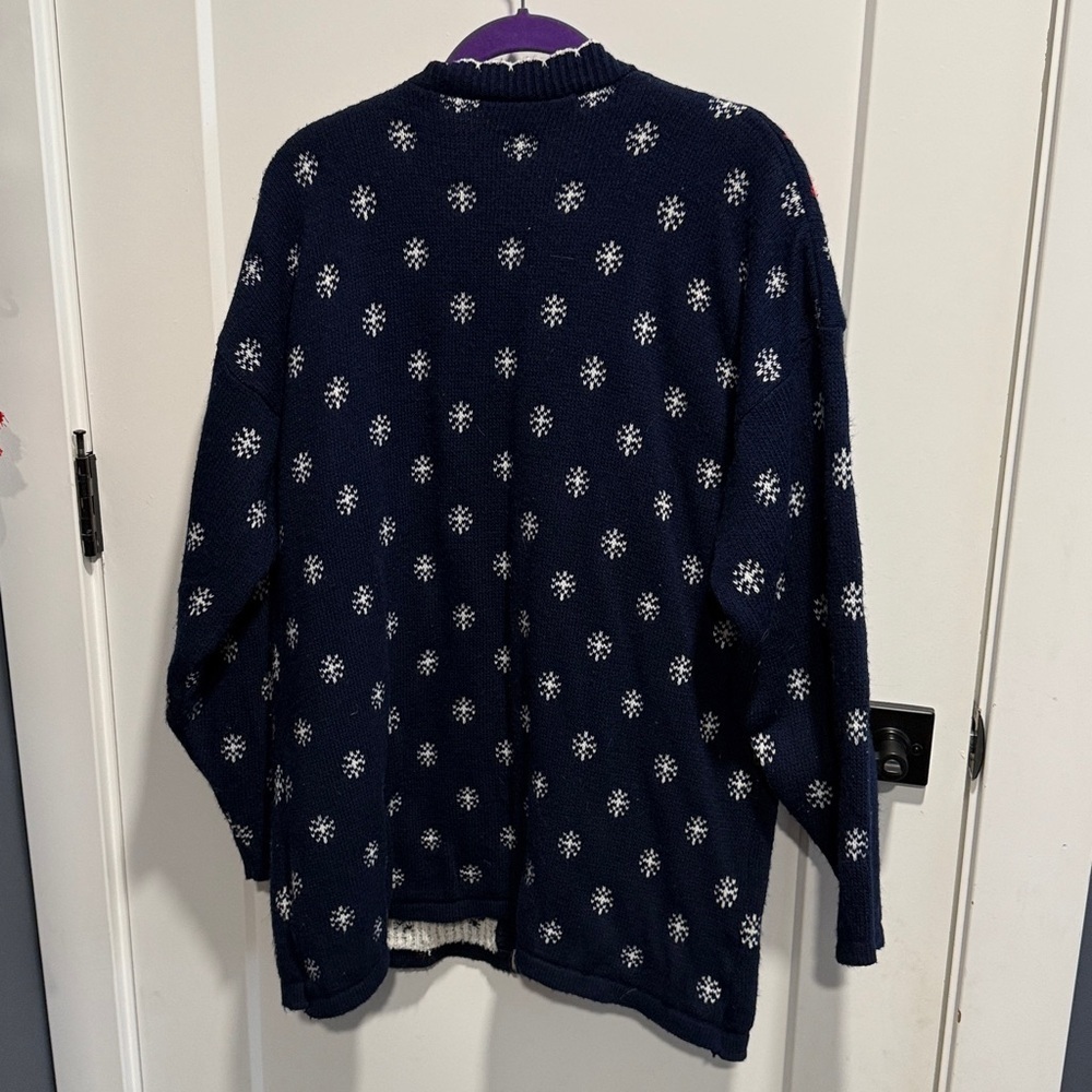 Vintage Festive Navy Cardigan with Holiday Design - Picture 7 of 10